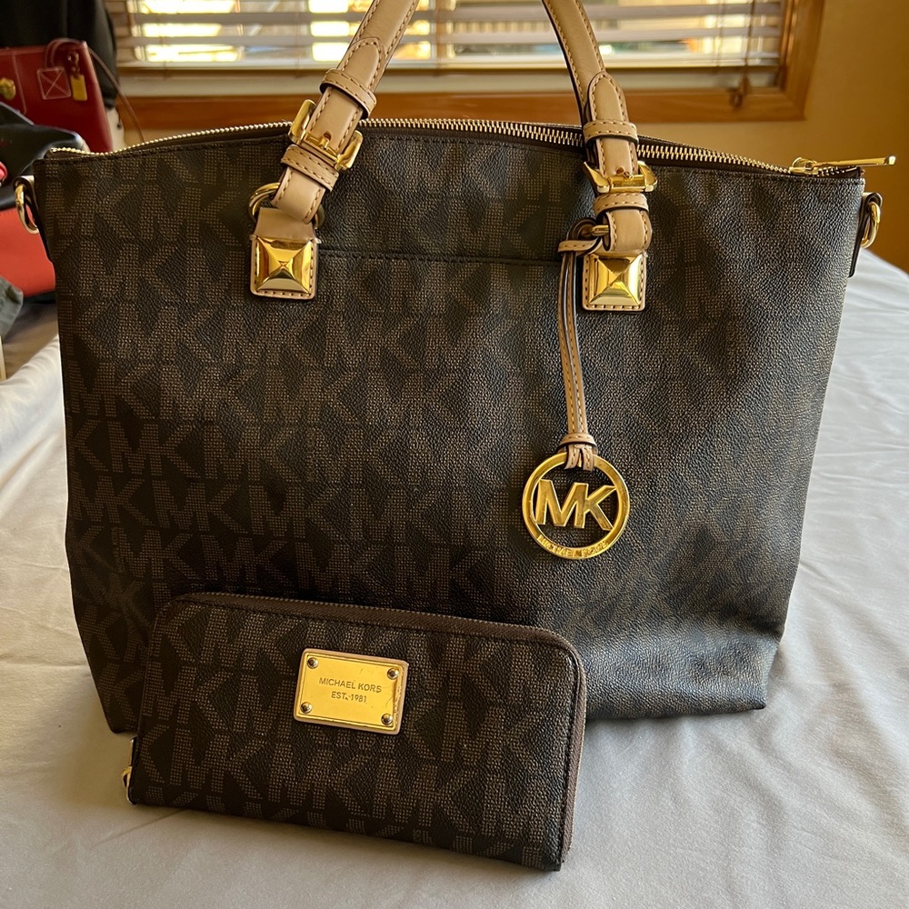 Michael Kors tote with matching wallet